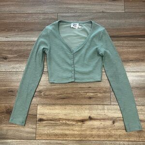 Princess Polly Sage Green Button Up Long Sleeve V-Neck Button Crop Top Size 8